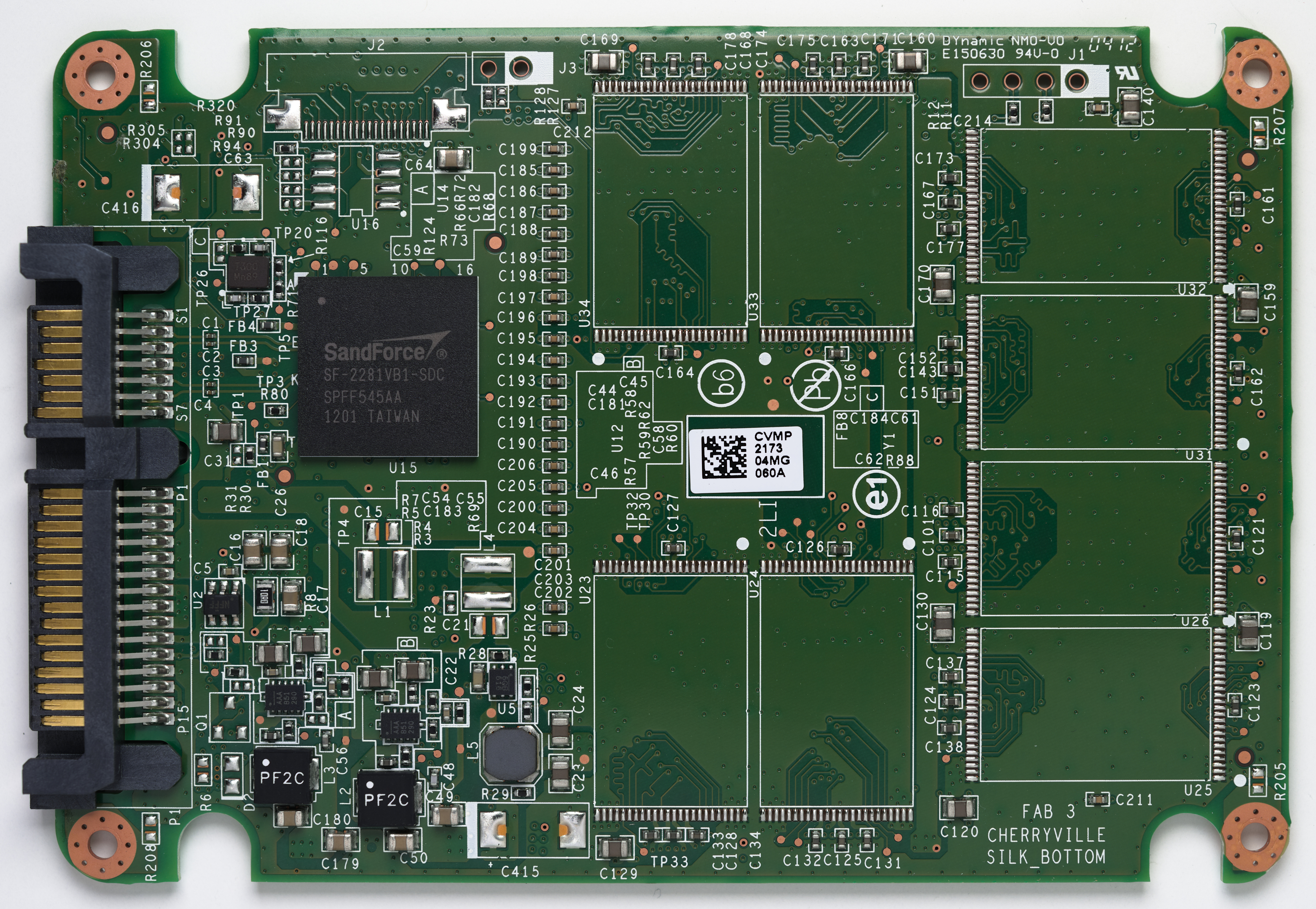 Плата SSD с контроллером и микросхемами памяти